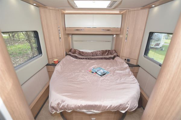 The island bed in the Auto-Trail Grande Frontier GF 88