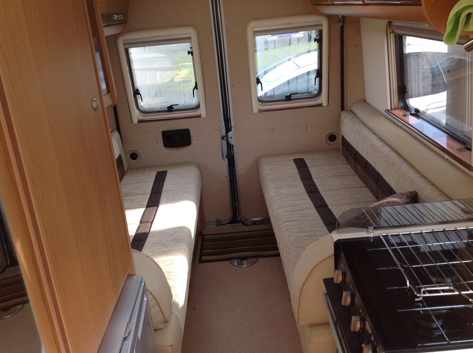 Rear Lounge Motorhome Layouts - Buyers Guide - Motorhomes & Campervans ...