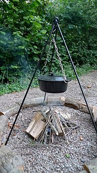 Campfire cooking tripod and dutch oven