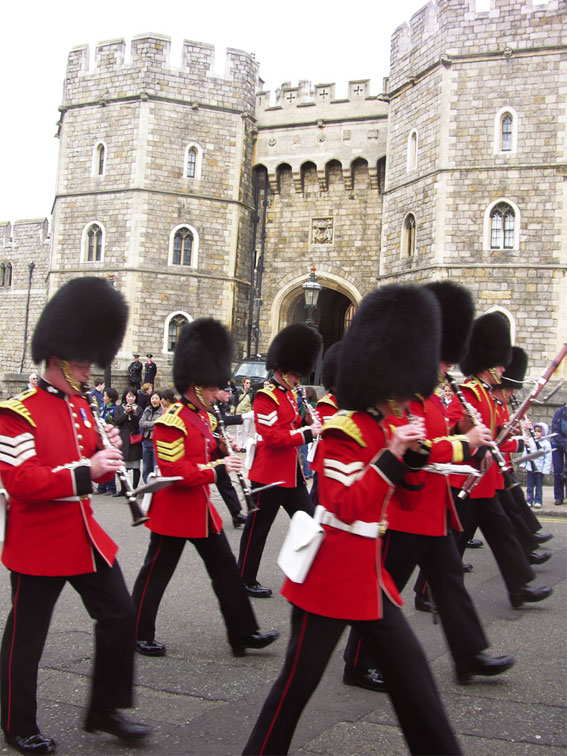 guards outside Windsor Castle