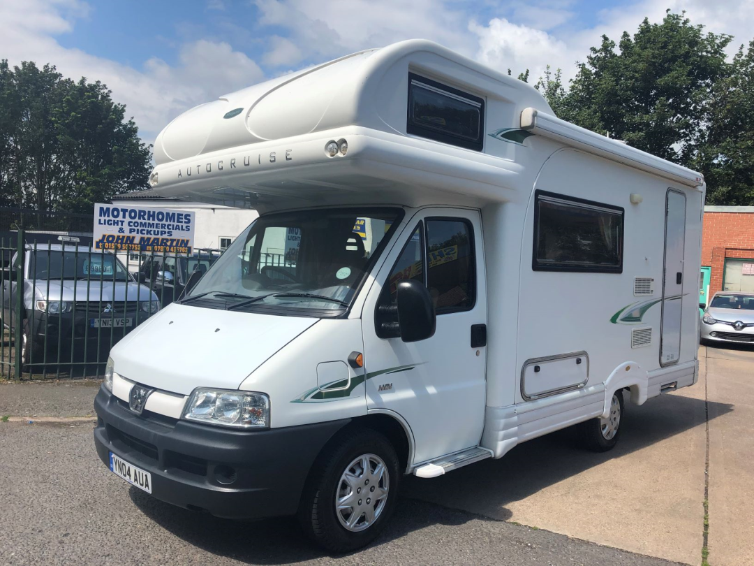 Motorhome review - Autocruise Stardream on 2.2-litre HDi Peugeot Boxer ...